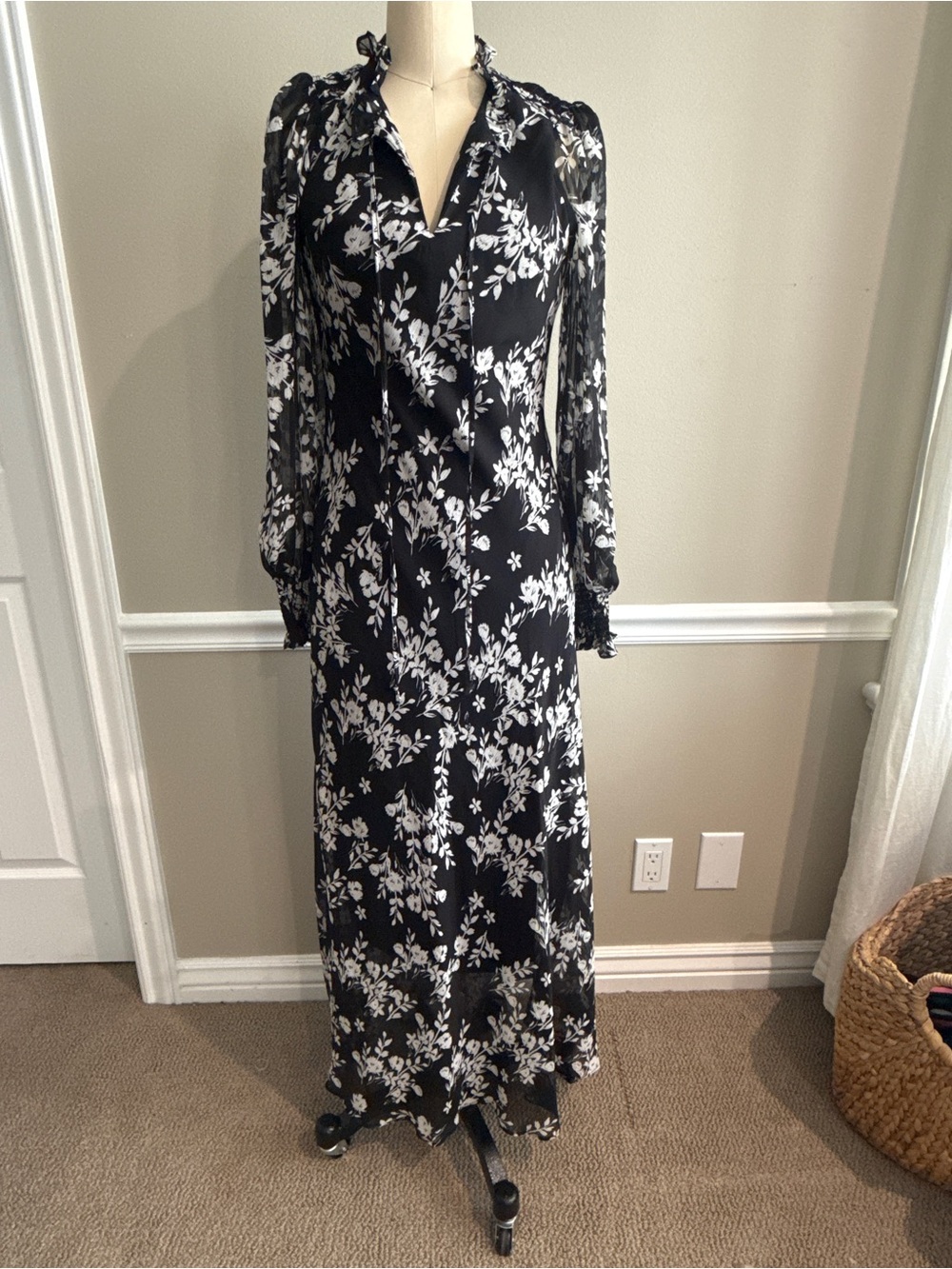 Calvin Klein Black & White Floral Long-Sleeve Maxi Dress